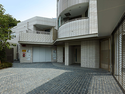 駐車場入口｜乃木坂パークハウス