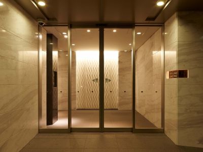 エントランスのガラス｜乃木坂パークハウス